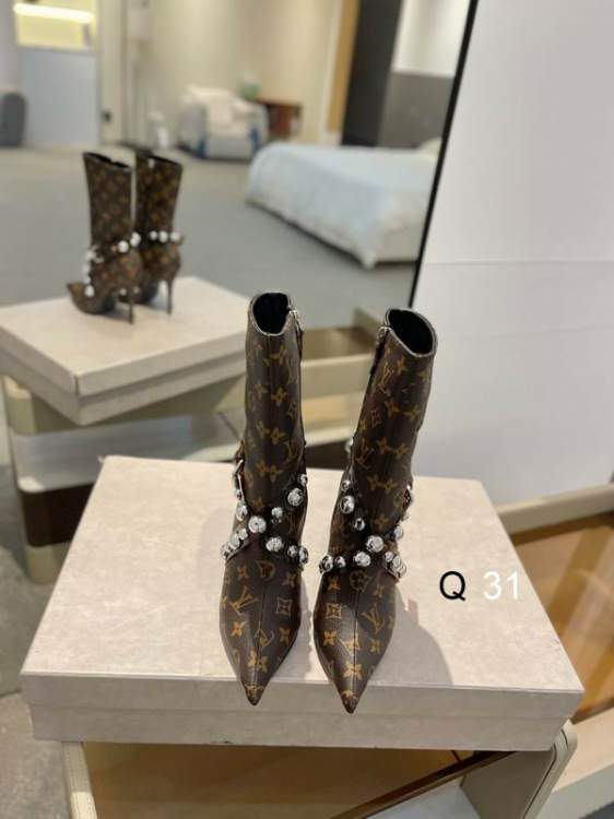 Picture of Louis Vuitton Shoes _SKULVsz35-40YF011312431